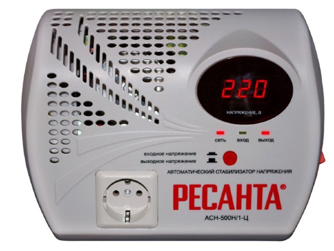 Однофазный цифровой настенный стабилизатор серии LUX РЕСАНТА АСН-500Н/1-Ц